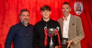 Newcastle đánh bại MU trong cuộc chiến giành John Stones mới